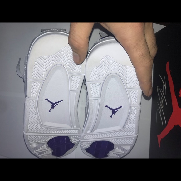 Sold!! Jordan 4 metallic purple comes with og box - Picture 2 of 6